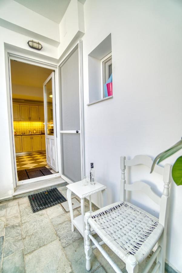 Stylish, Cozy 2-Bdr Flat In Andros Town By Explore Andros Exterior foto